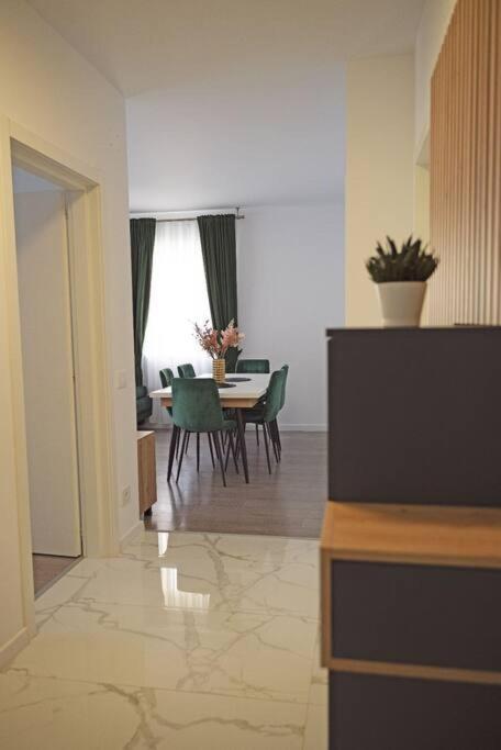 Eliza'S Apartment By Oasis Homes Oradea Dış mekan fotoğraf
