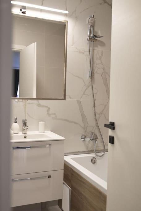 Eliza'S Apartment By Oasis Homes Oradea Dış mekan fotoğraf