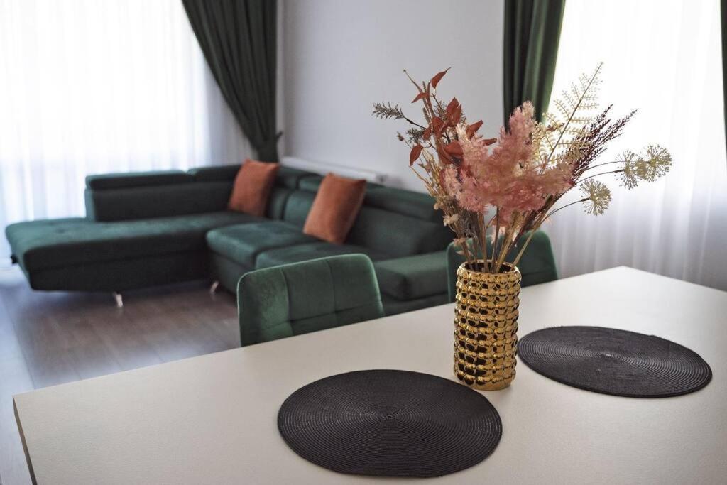Eliza'S Apartment By Oasis Homes Oradea Dış mekan fotoğraf
